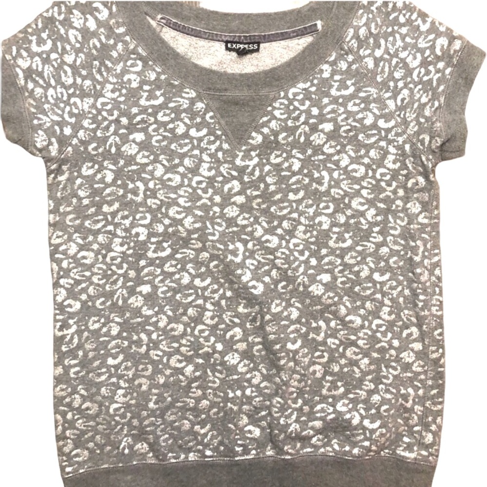 EXPRESS Super Cute Metallic GRAY Leopard 🐆Print Short Sleeve sweatshirt SZ S